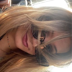 Meet your Posher, Ava